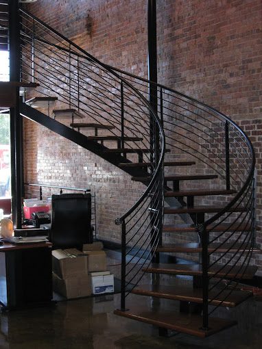 Curved railing with horizontal bars, providing a modern and industrial look.